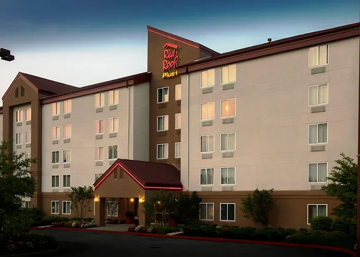 Red Roof Inn Plus Long Island - Garden City