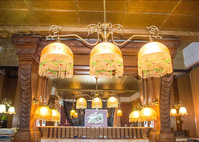 Van Gilder Hotel