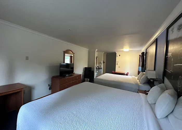 Creekside Inn & Suites
