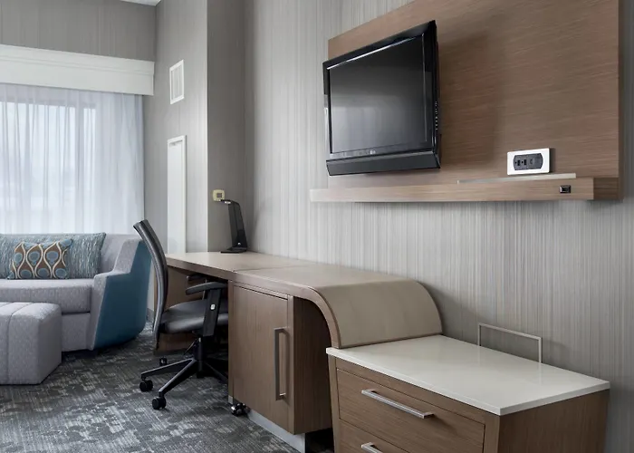 Courtyard By Marriott Newark Elizabeth