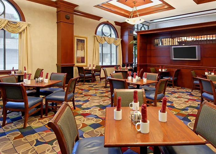Courtyard By Marriott Norfolk Downtown