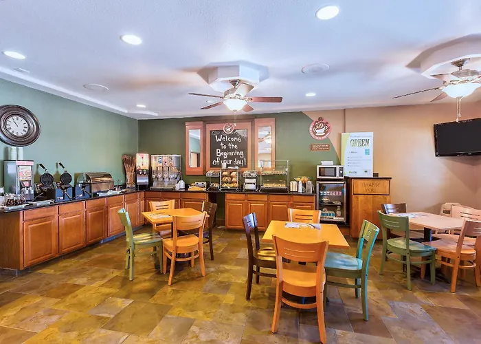 Americinn By Wyndham Des Moines Airport