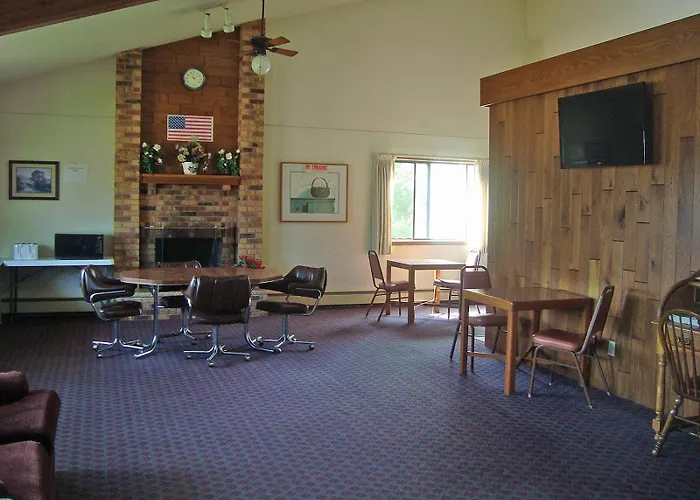 Amerivu Inn & Suites-Avon