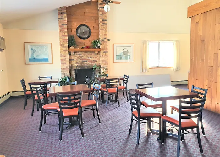Amerivu Inn & Suites-Avon