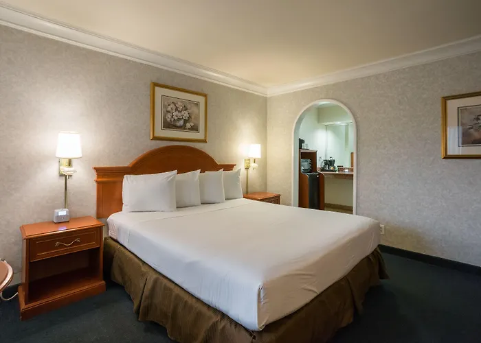 Nob Hill Motor Inn