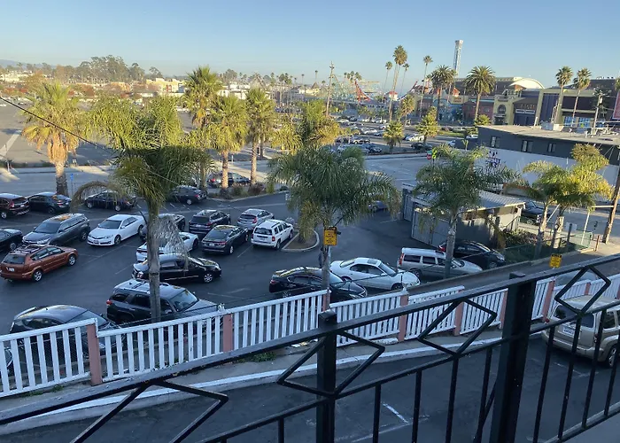 Fireside Inn By The Beach Boardwalk & Bowling