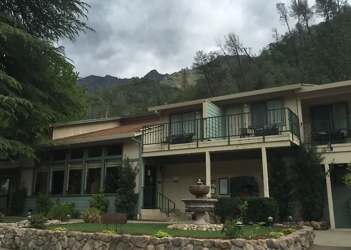 Cedar Lodge