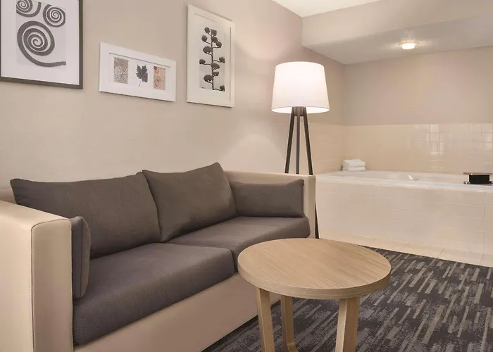 Country Inn & Suites By Radisson, Pella, Ia