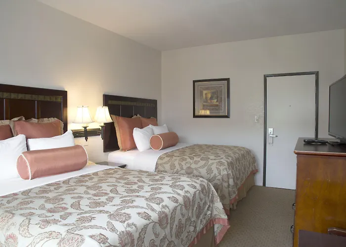 Harborview Inn & Suites-Convention Center-Airport-Gaslamp-Seaworld-Zoo-Balboa Park