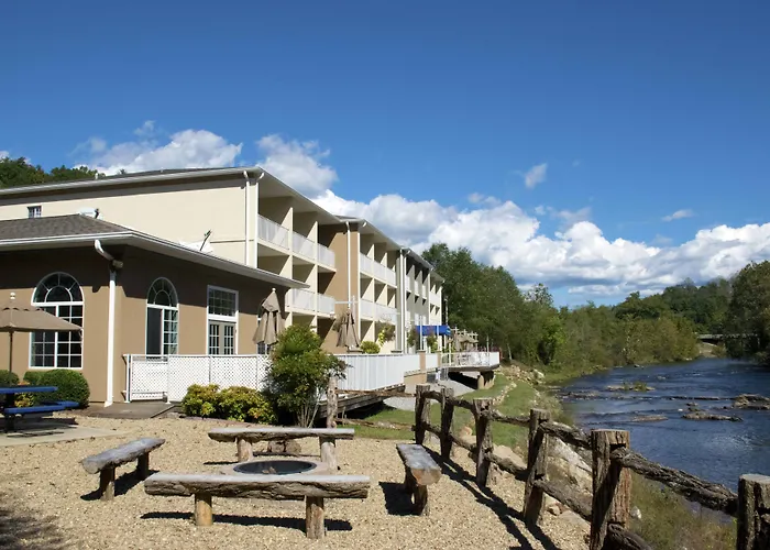 Best Western Plus River Escape Sylva / Dillsboro