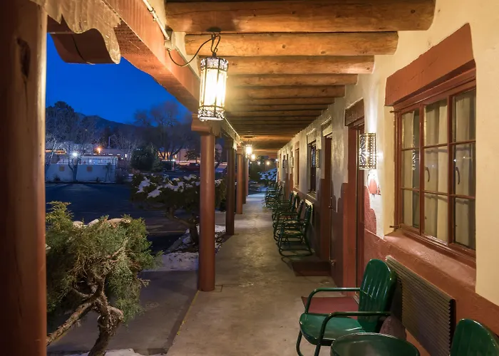 El Pueblo Lodge