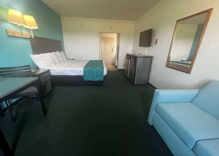 Howard Johnson By Wyndham Galveston
