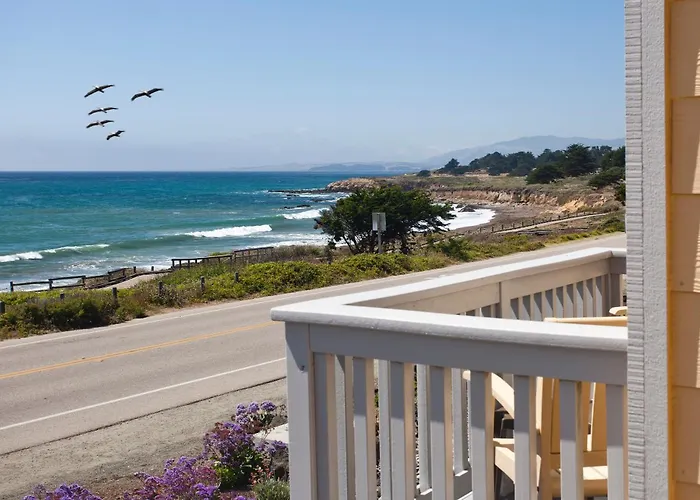 Pelican Inn & Suites