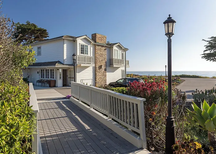 Pelican Inn & Suites