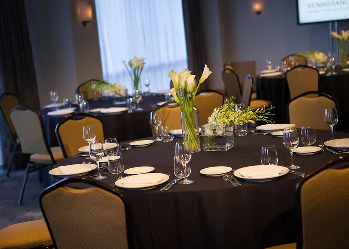Renaissance Chicago O'Hare Suites Hotel