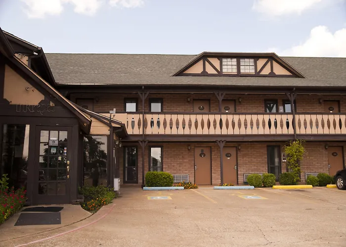 Victorian Inn & Suites