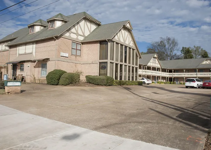 Victorian Inn & Suites