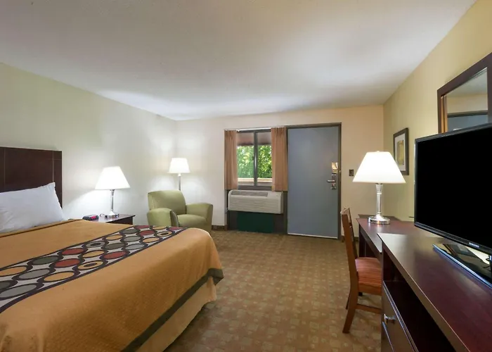 Super 8 By Wyndham White River Junction