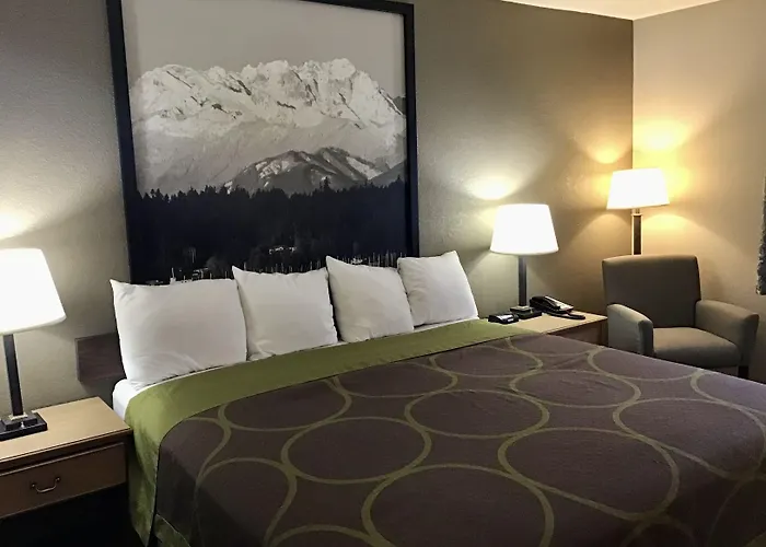 Super 8 By Wyndham Spokane/West