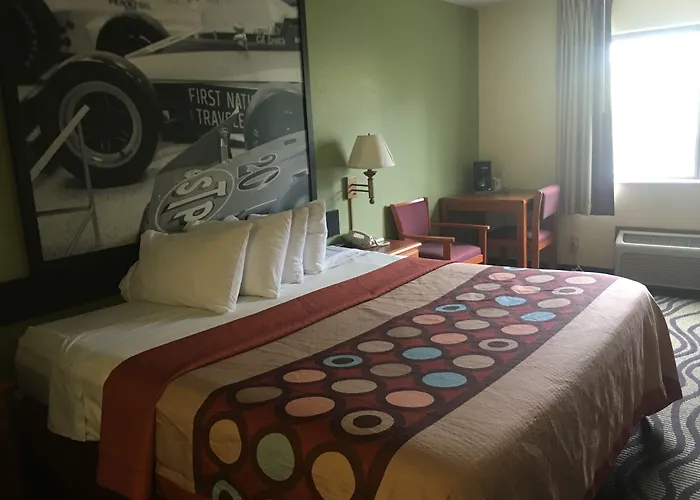 Super 8 By Wyndham Newton