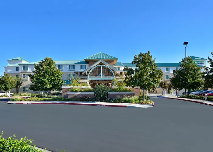 Holiday Inn Express & Suites Elk Grove Central - Hwy 99 By Ihg
