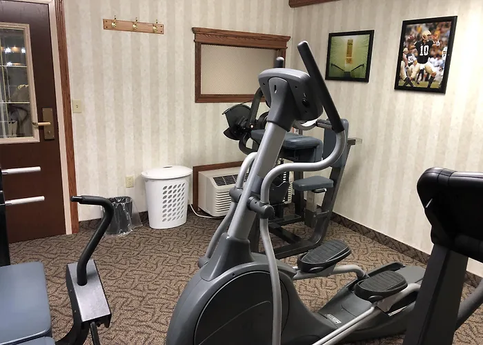 Ramada By Wyndham Saginaw Hotel & Suites