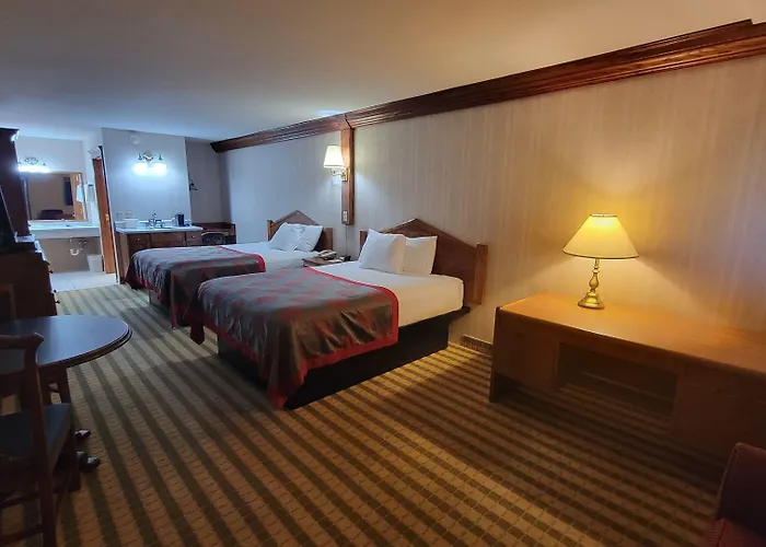 Ramada By Wyndham Saginaw Hotel & Suites