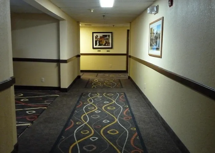 Katahdin Inn & Suites