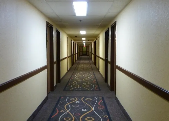 Katahdin Inn & Suites
