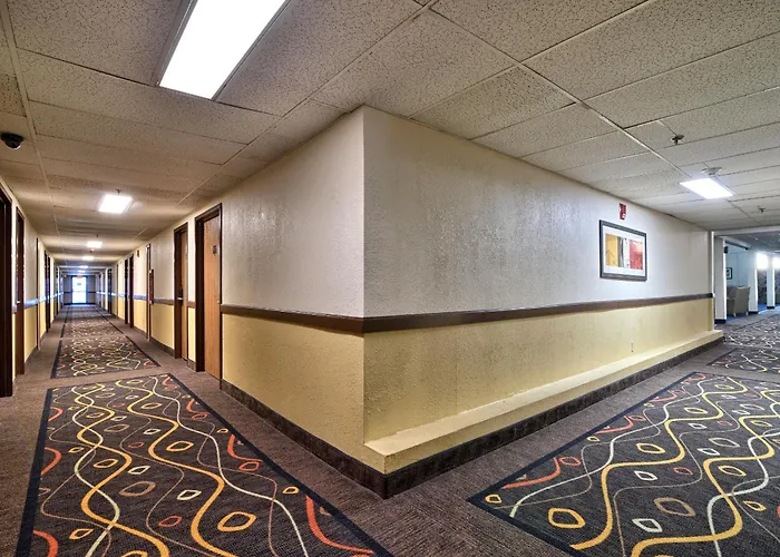 Katahdin Inn & Suites