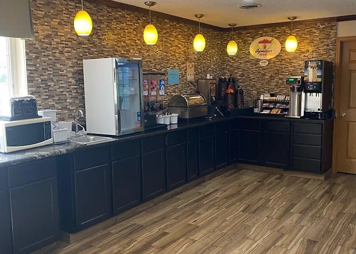 Super 8 By Wyndham New Hampton