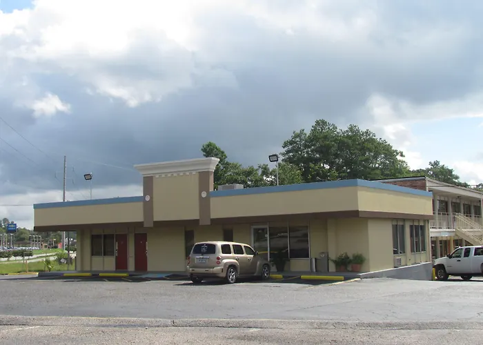 Red Carpet Inn - Augusta