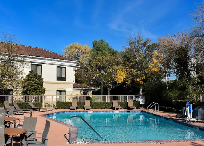 Best Western Valencia/Six Flags Inn & Suites