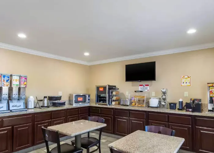 Econo Lodge Inn & Suites Escondido Downtown