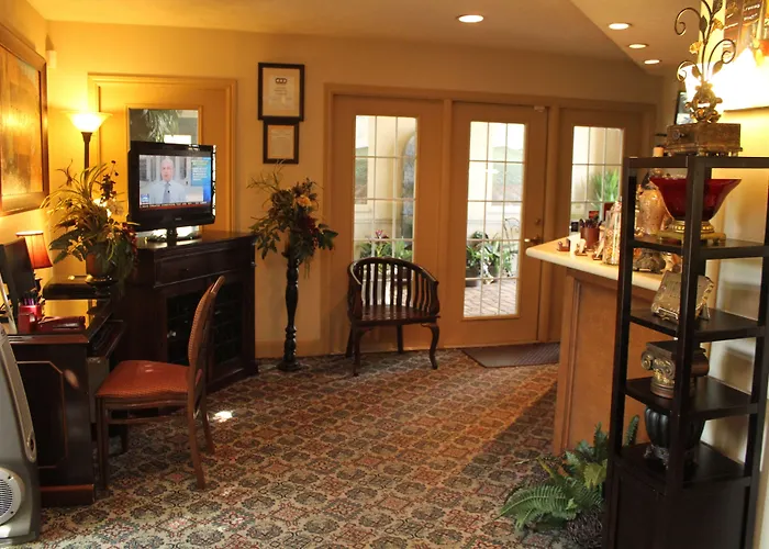 Vineyard Court Designer Suites Hotel