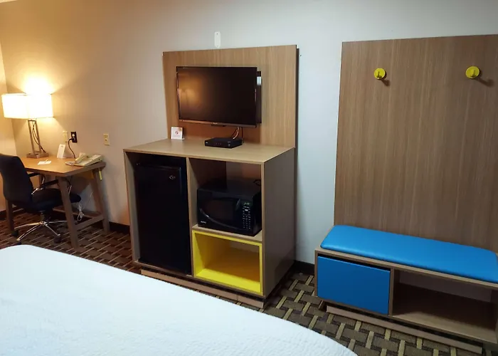 Days Inn & Suites By Wyndham Huntsville