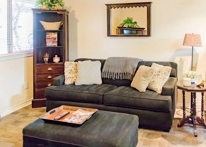 Vineyard Court Designer Suites Hotel