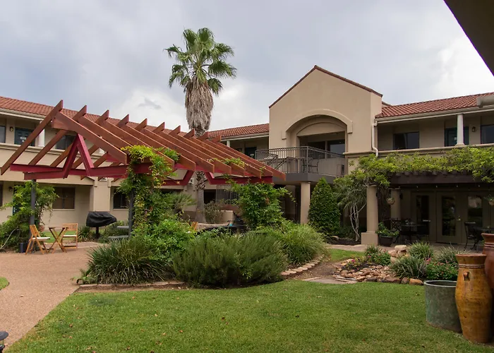 Vineyard Court Designer Suites Hotel