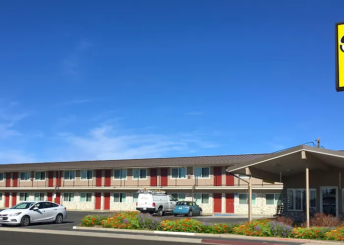 Super 8 By Wyndham Alturas