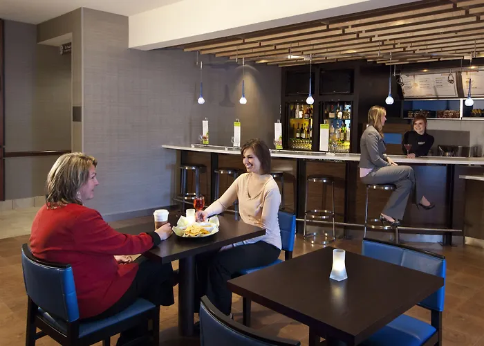 Courtyard By Marriott Madison East