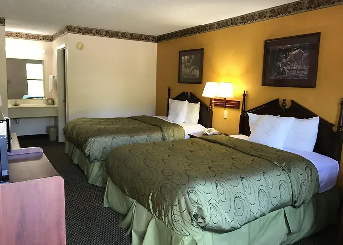 Clairmont Inn & Suites - Warren