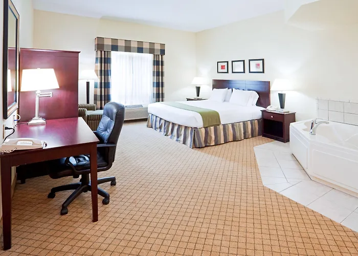 Holiday Inn Express Hotel & Suites - Concord By Ihg