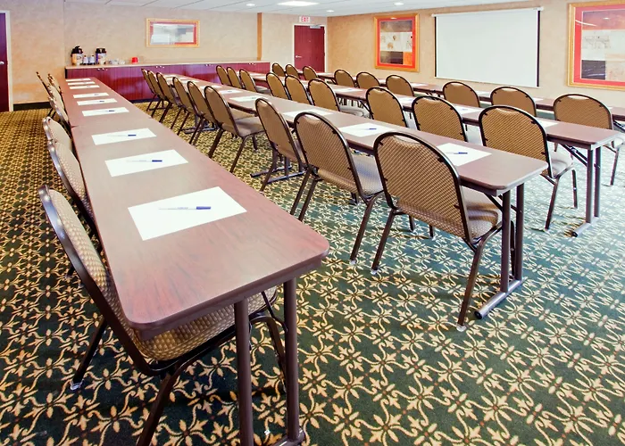Holiday Inn Express Hotel & Suites - Concord By Ihg