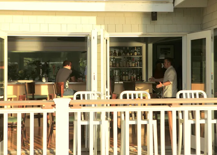 Breakwater Inn
