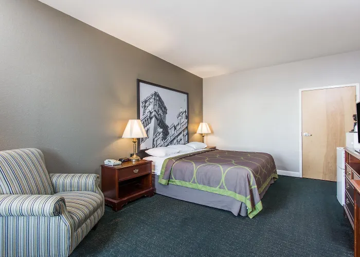 Super 8 By Wyndham Petersburg