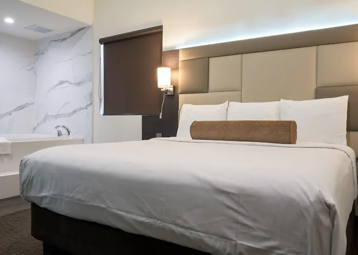Hotel Xilo Glendale