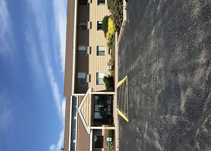 Americinn By Wyndham West Bend