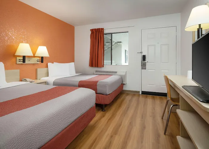 Motel 6-Buena Park, Ca - Knotts Berry Farm - Disneyland