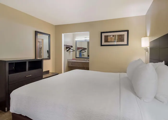 Surestay Plus Hotel By Best Western Jackson