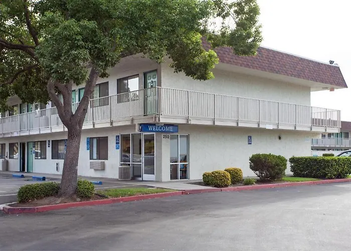 Super 8 By Wyndham Turlock